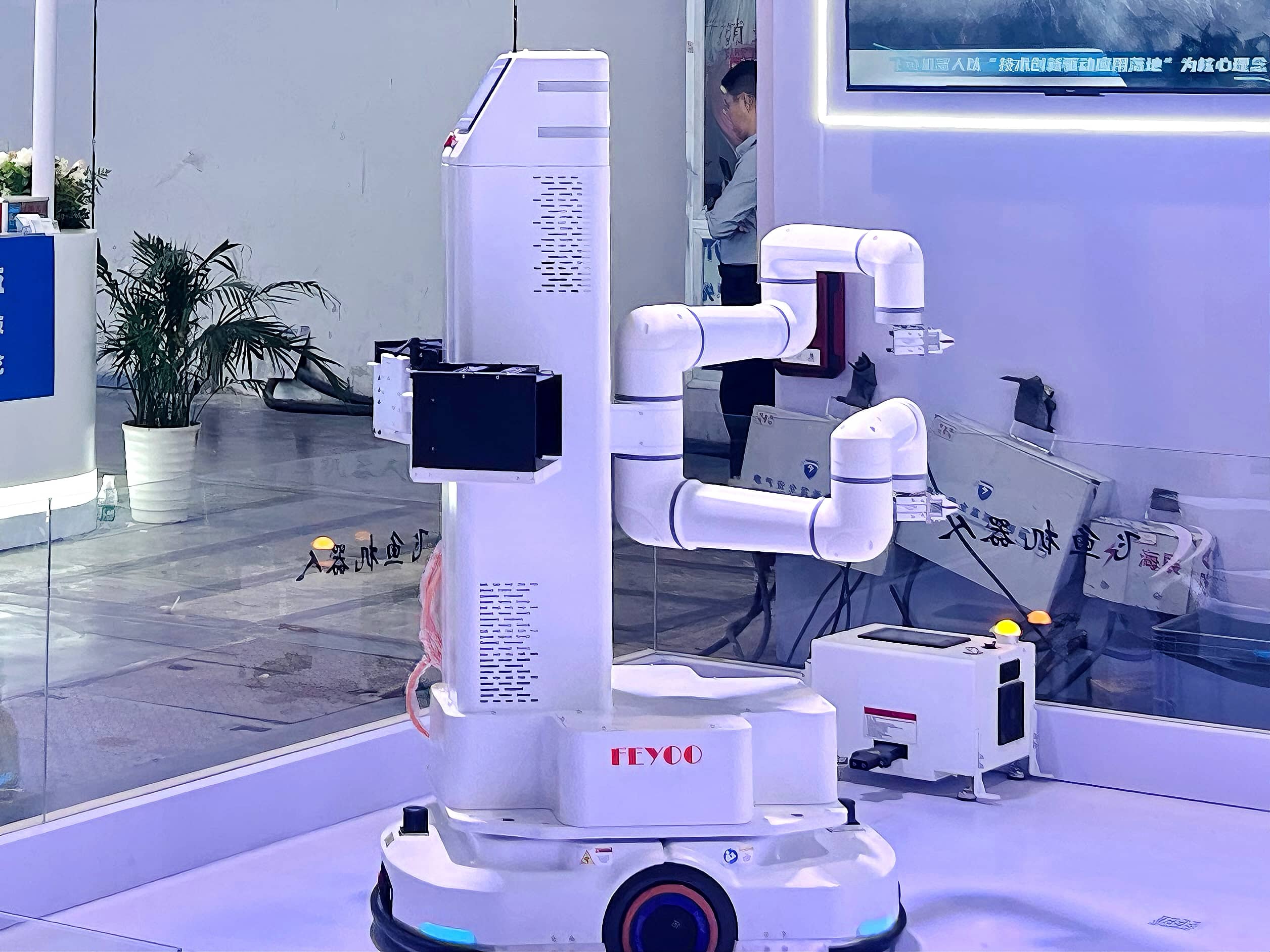 輪式雙臂潔凈室機(jī)器人開發(fā)成功，助力高端制造智能化升級(jí)